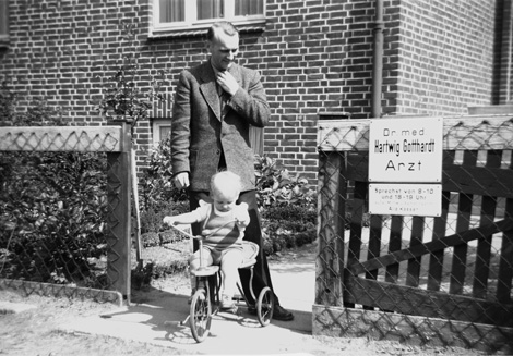 Vater und Bruder, Altenwerder 1955